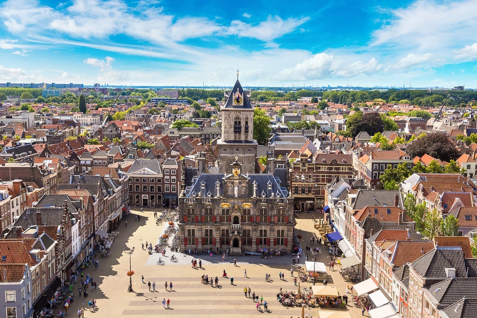 De Markt in Delft, waar Vastgoedvoordeel is gevestigd